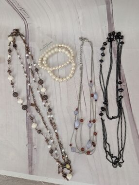 Mixed Women’s Necklace Set with Pearl Bracelet